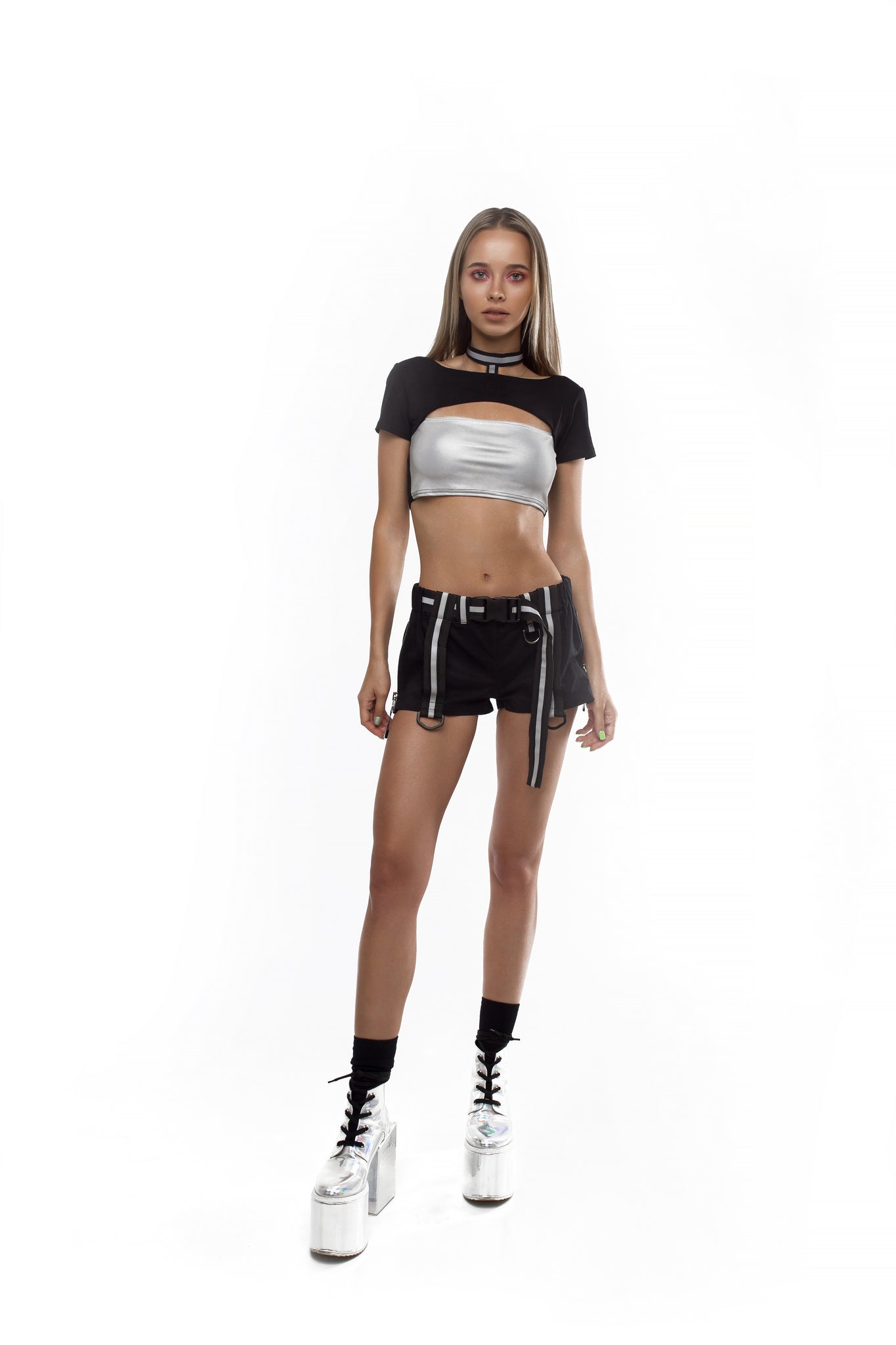 Cargo shorts with reflective details