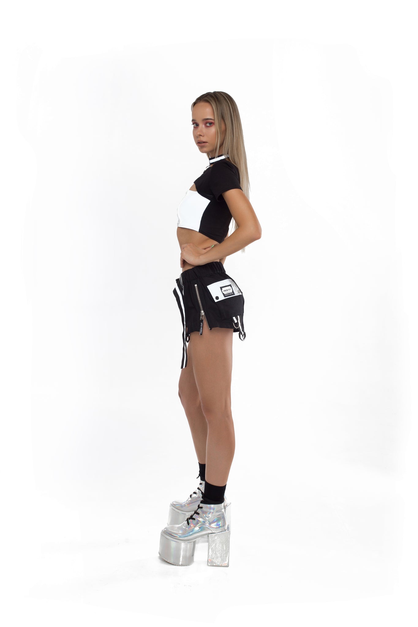 Cargo shorts with reflective details