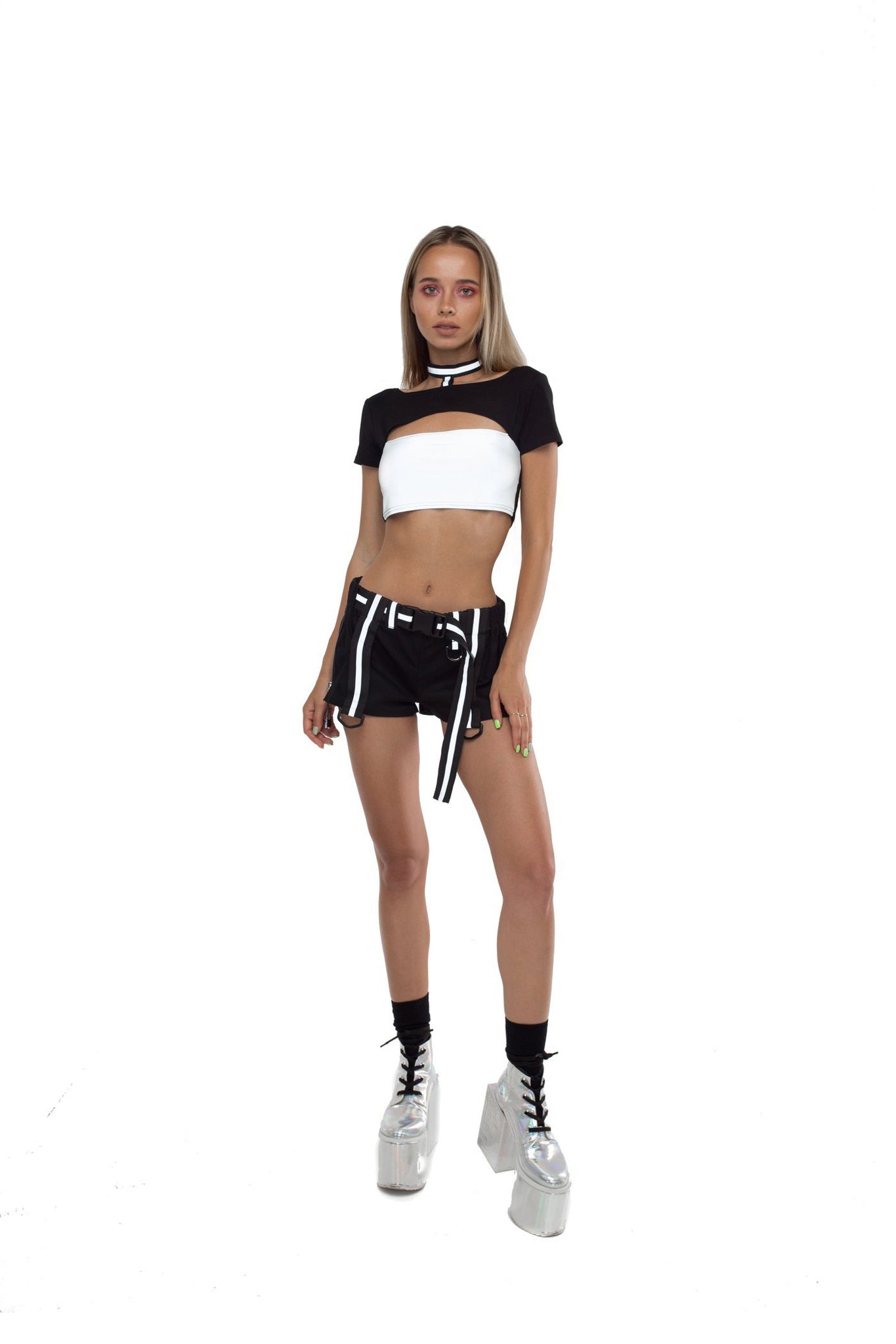 Cargo shorts with reflective details