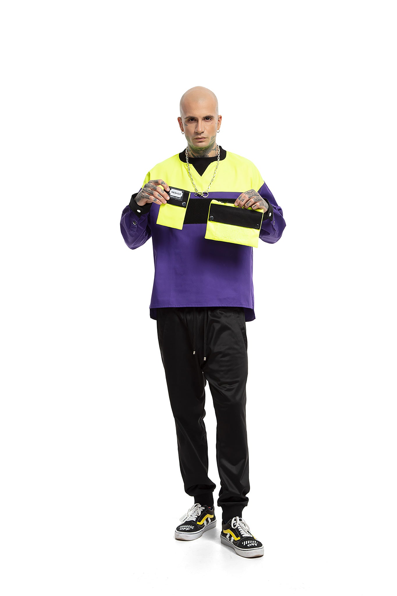 Smart shirt with detachable pockets