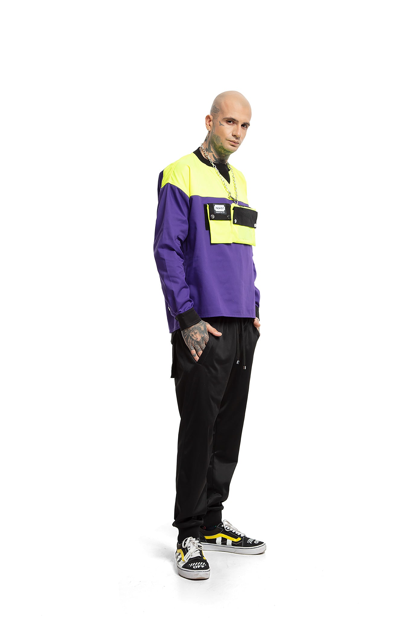 Smart shirt with detachable pockets