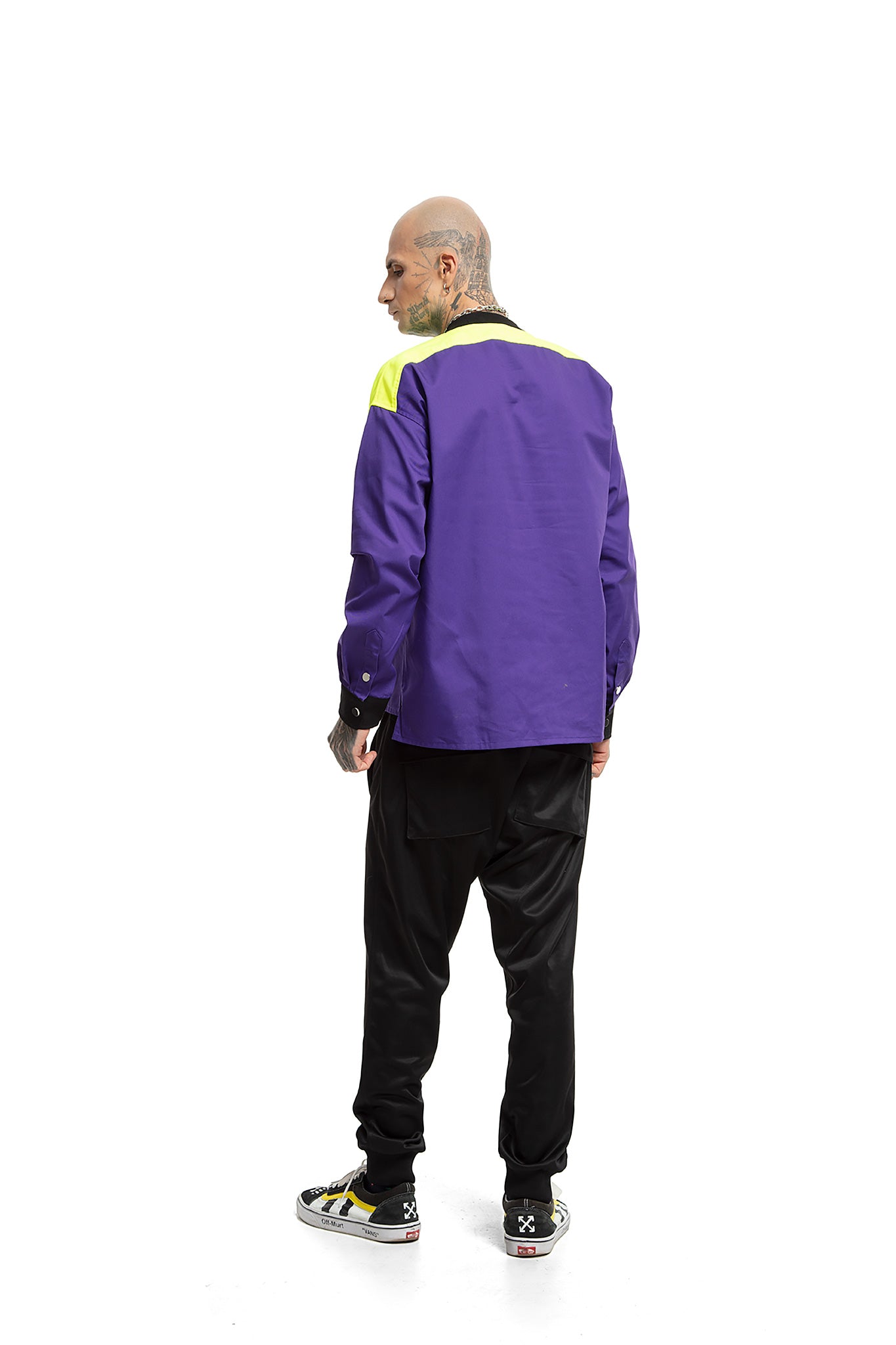Smart shirt with detachable pockets