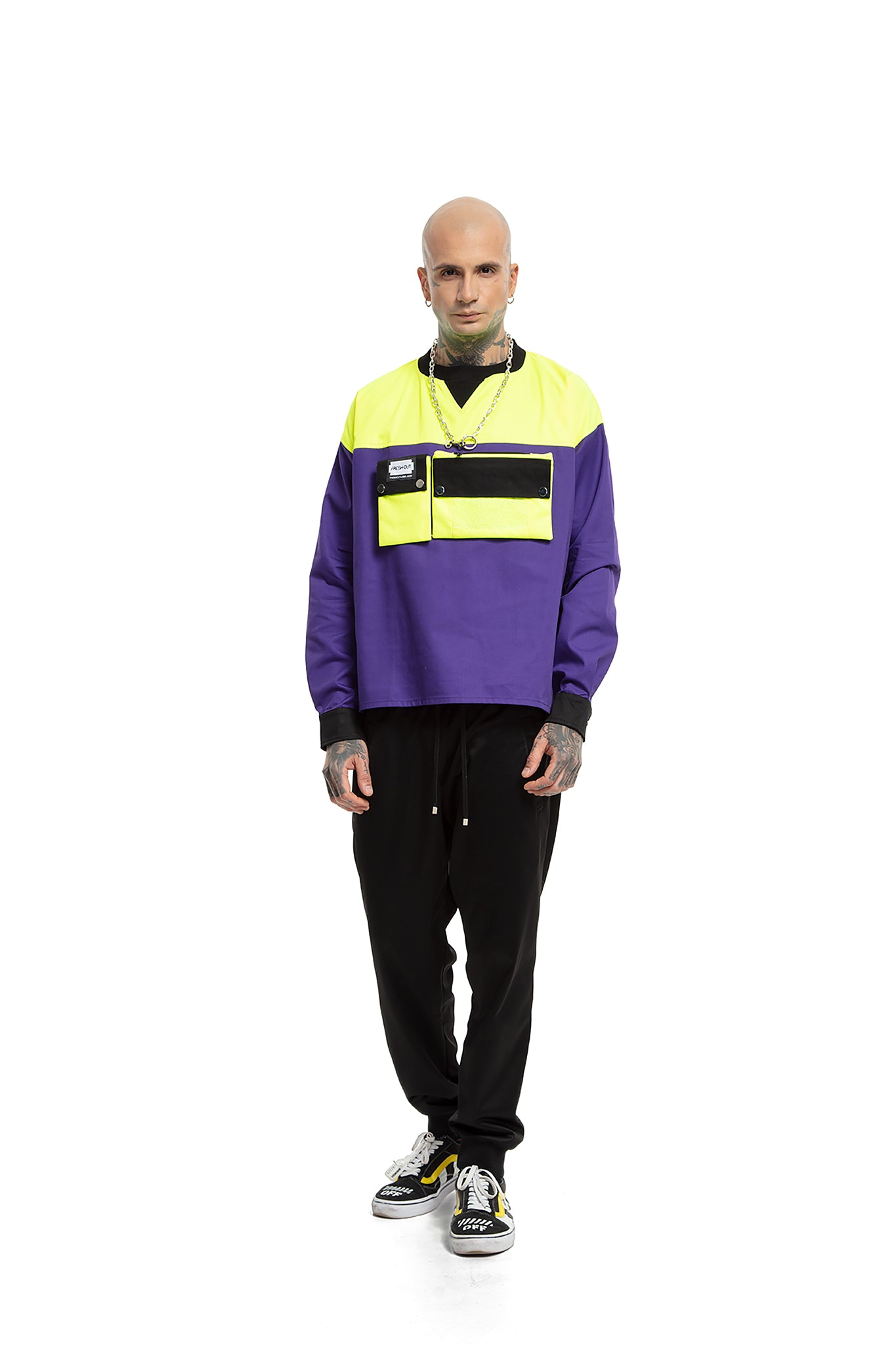 Smart shirt with detachable pockets