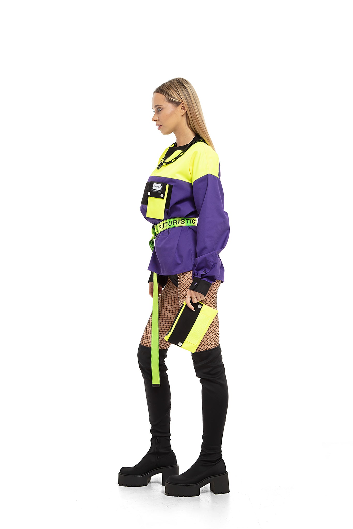 Smart shirt with detachable pockets