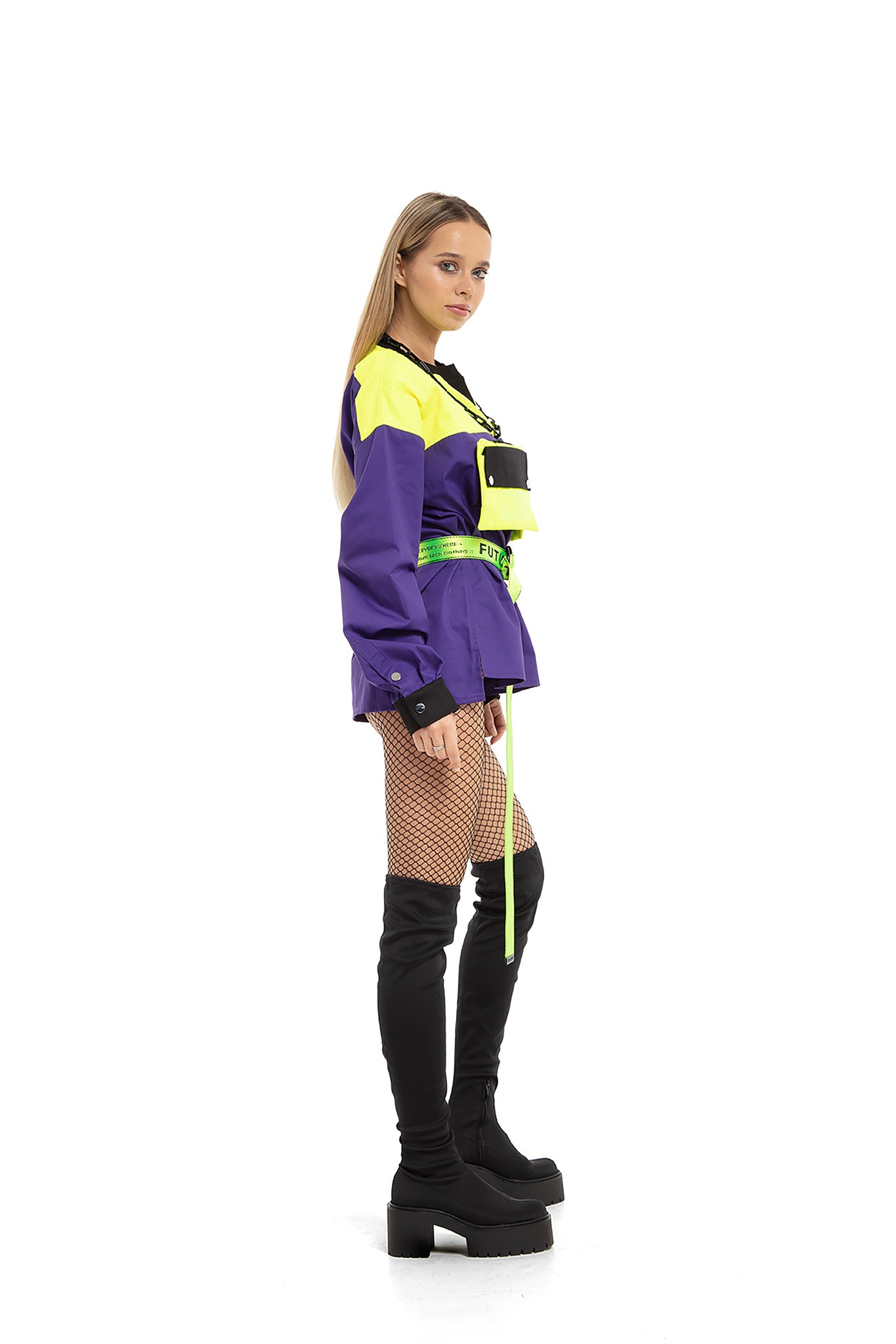 Smart shirt with detachable pockets