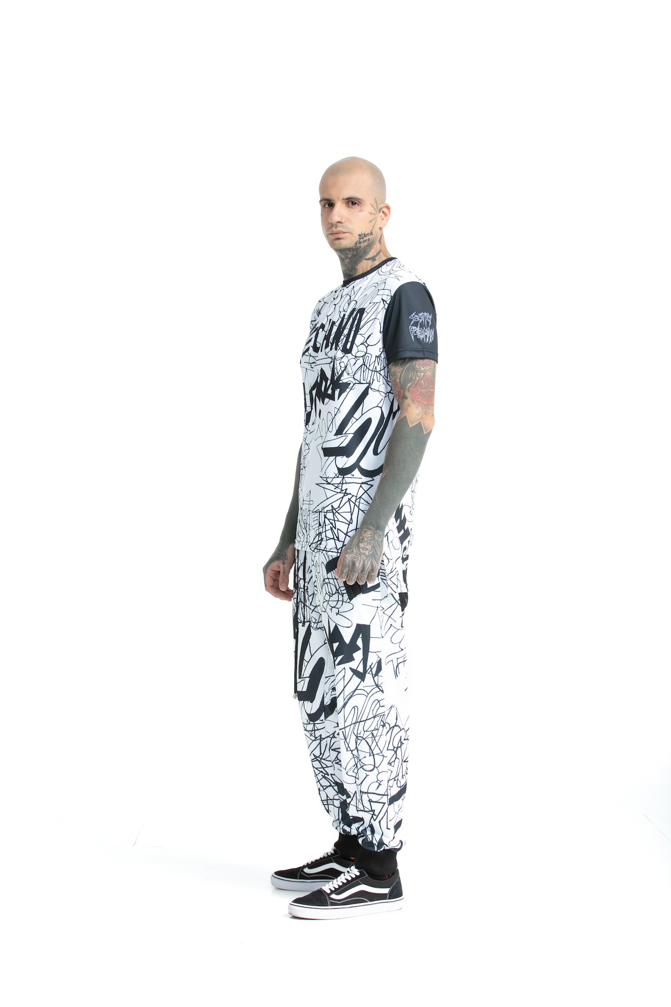 Graffiti - regular fit T-shirt with side cuts