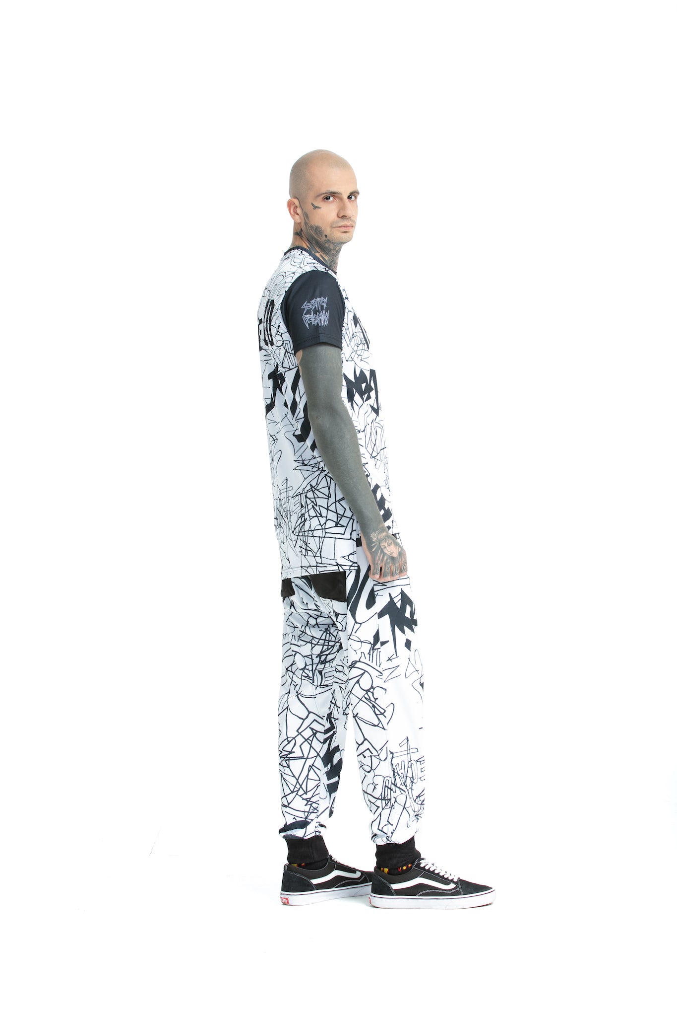 Graffiti - regular fit T-shirt with side cuts