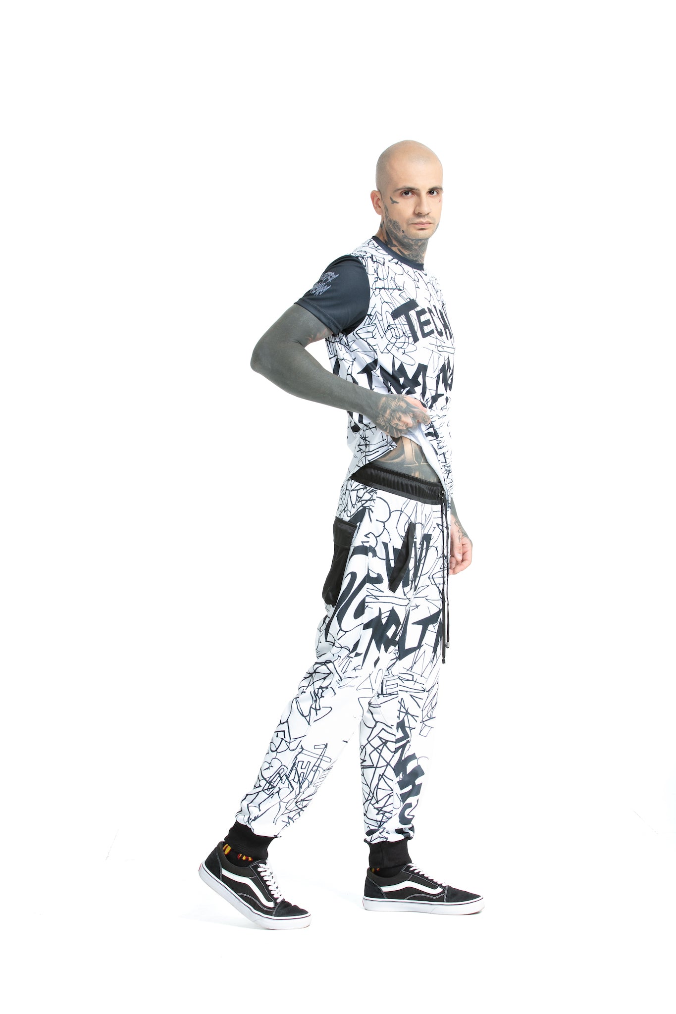 Graffiti - regular fit T-shirt with side cuts