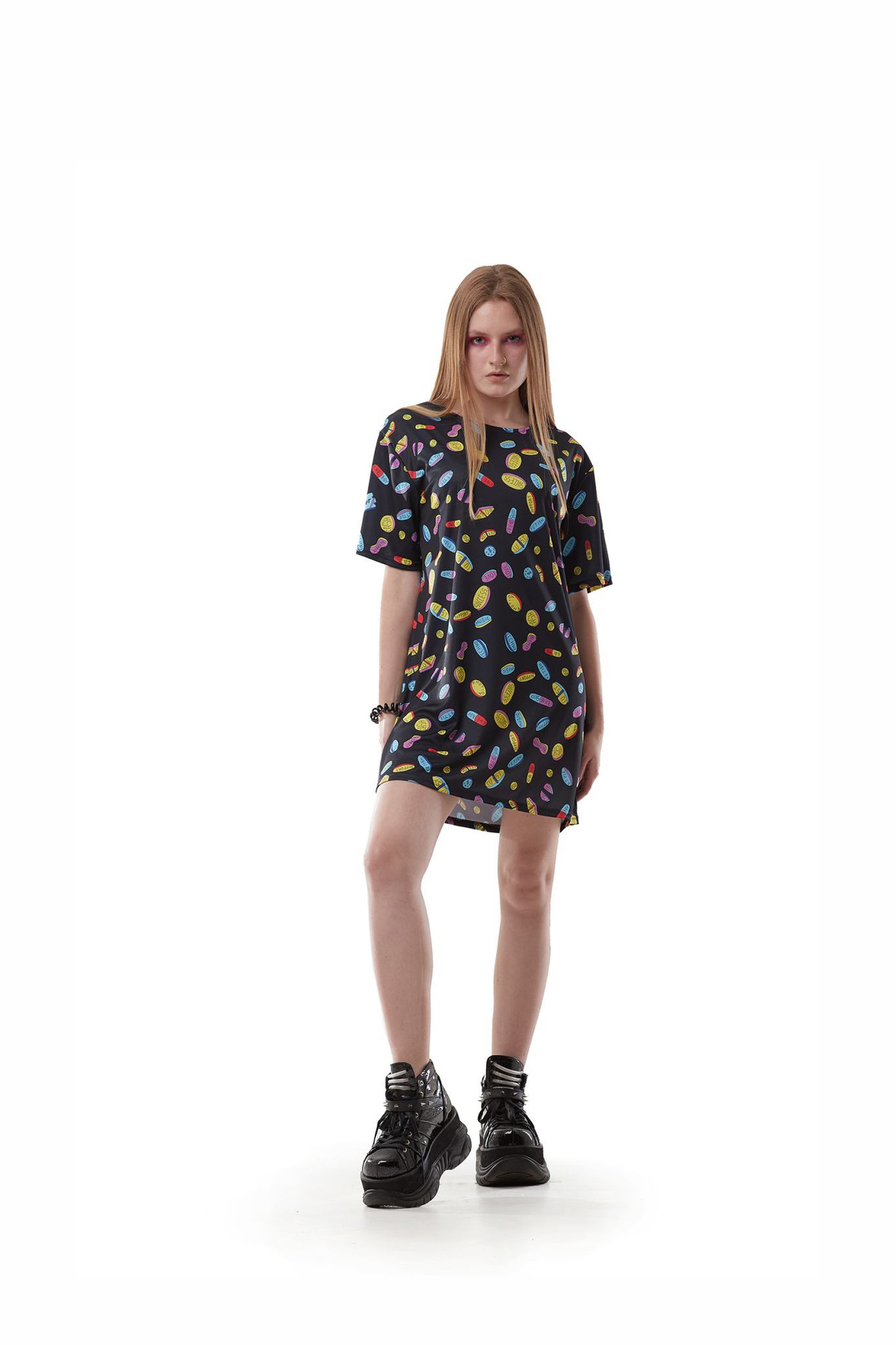 Pills Black - übergroßes T-Shirt