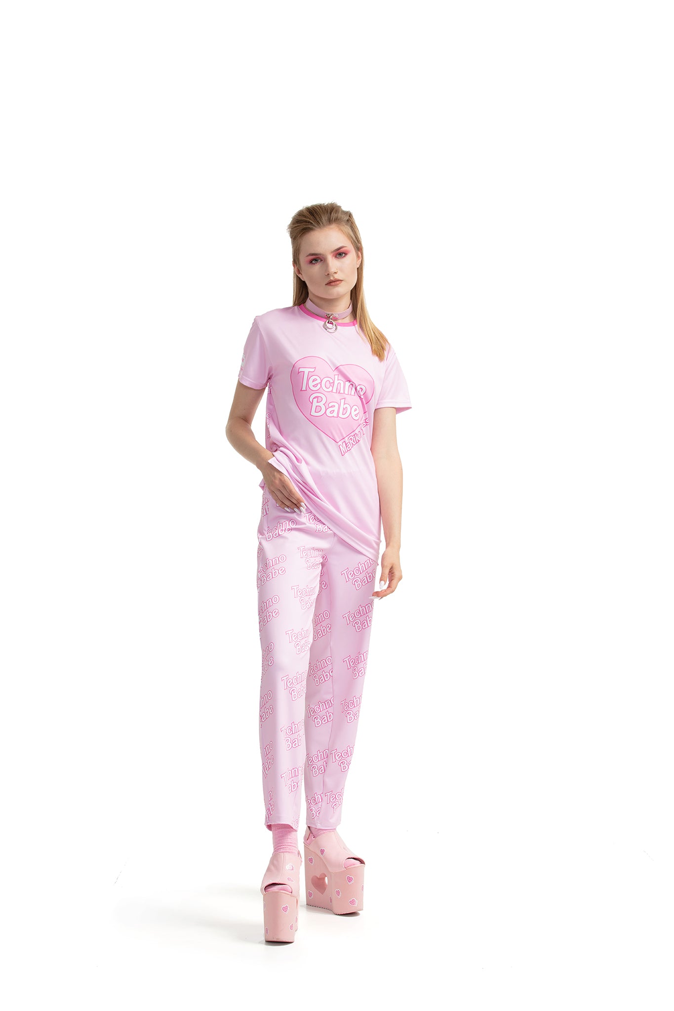Techno Babe [Pink] – T-Shirt mit normaler Passform und seitlichen Schnitten