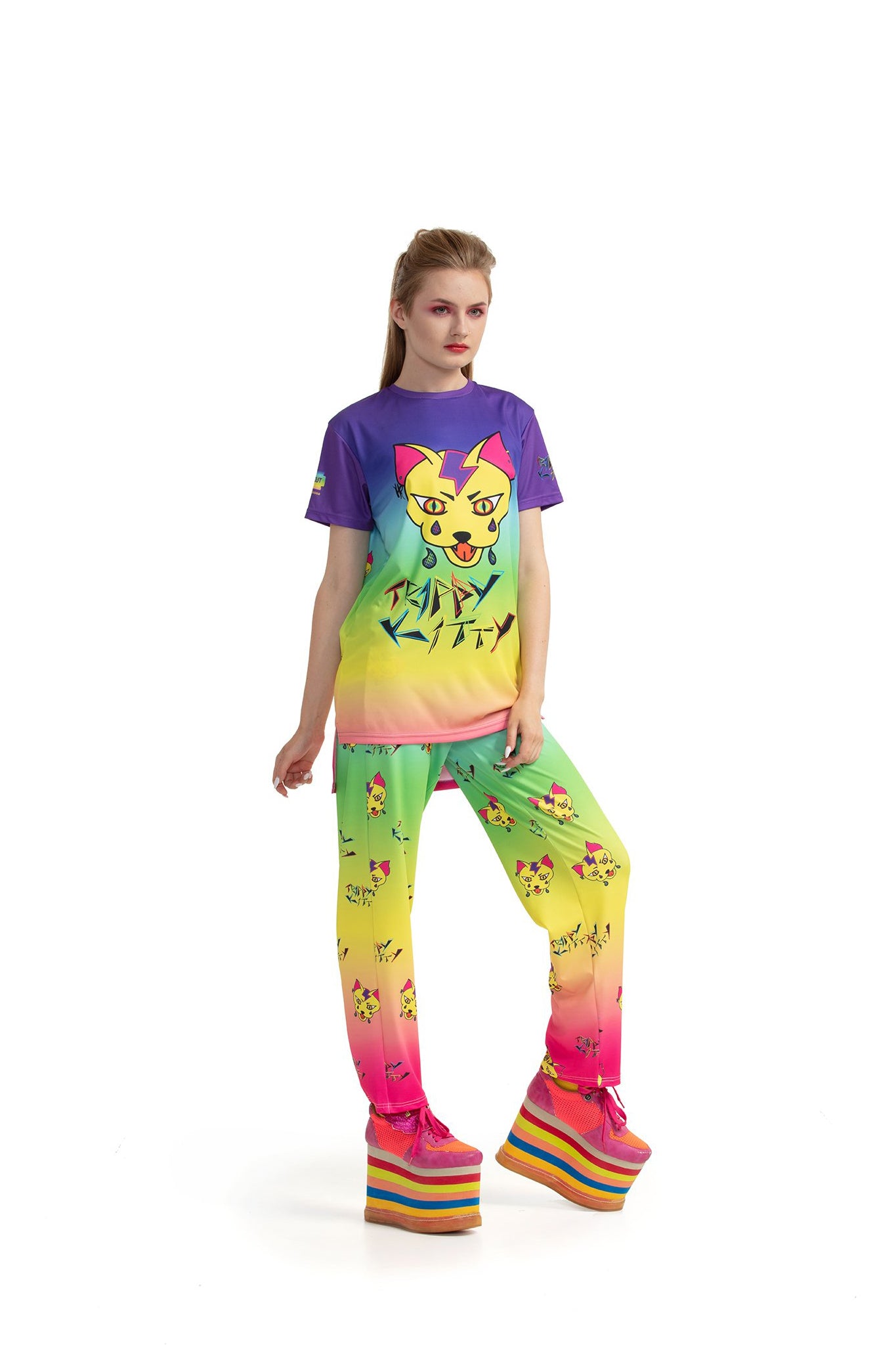 Trippy Kitty – T-Shirt mit normaler Passform und Seitenausschnitten
