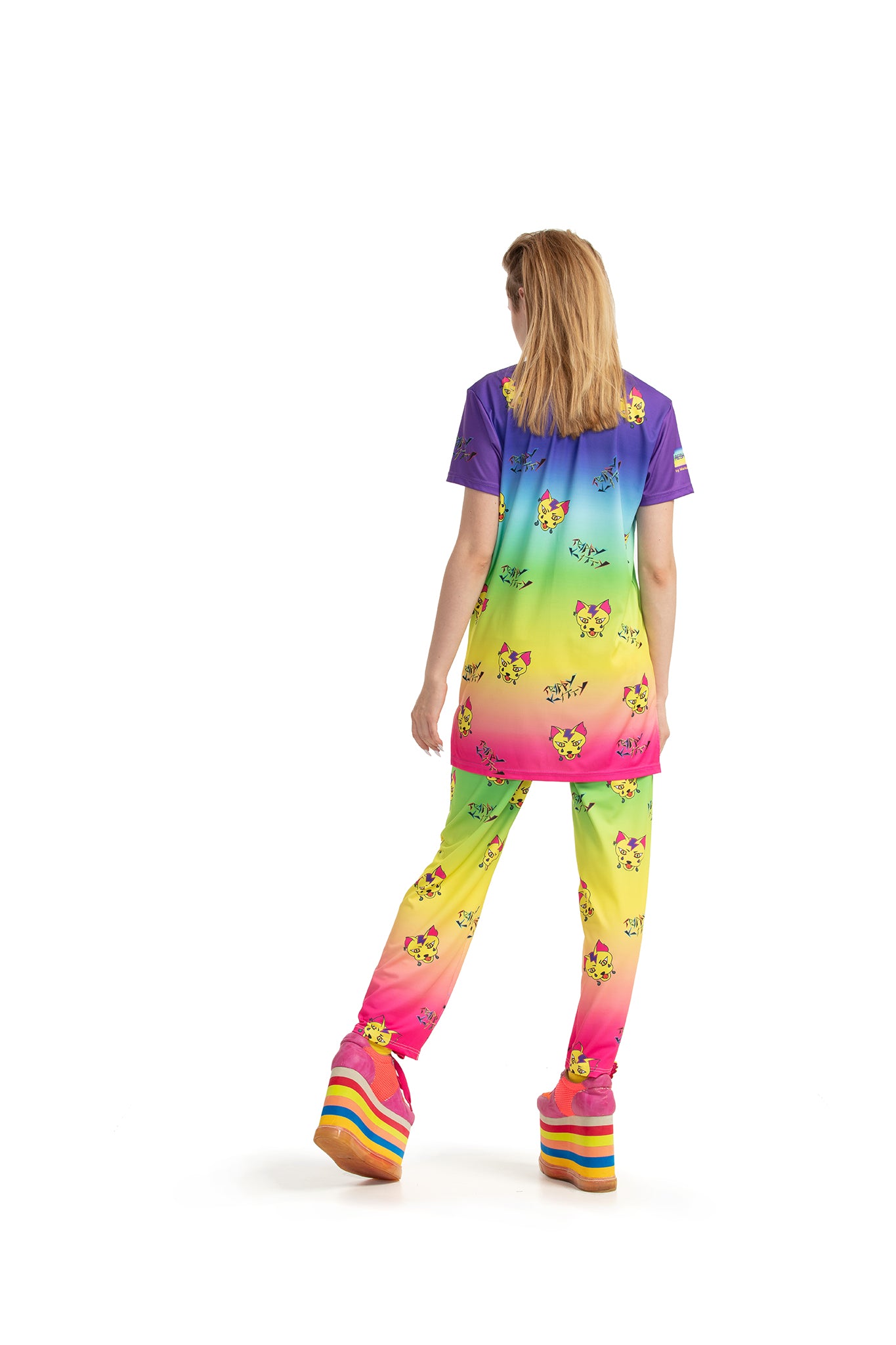 Trippy Kitty - regular fit T-shirt with side cuts